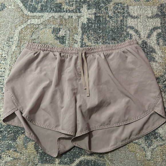 Women’s size L Old Navy shorts - Picture 1 of 3